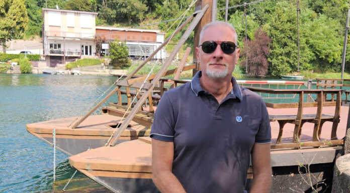 Imbersago, il traghetto torna in acqua grazie al sindaco: “Ho preso la patente da barcaiolo”