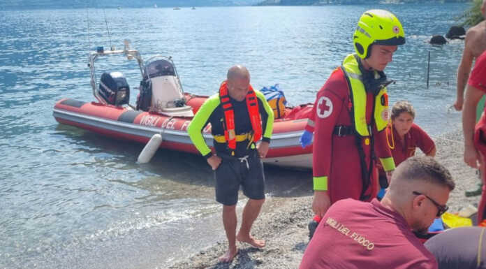 Dramma nel lago, è morto l’uomo di 68 anni soccorso in gravissime condizioni Intervento vigili del fuoco onno annegato