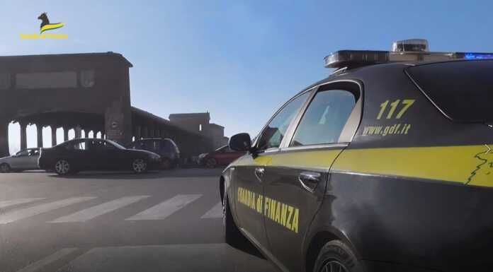 Brescia. Sequestro di oltre 47 milioni di addobbi natalizi irregolari