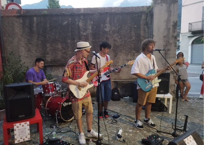 La band "Momenti Persi"