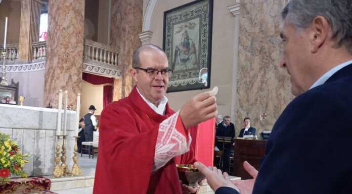 L’affetto di Lecco per don Davide Milani: “Vi porto nel cuore” Ultimo saluto Don Davide Milani Lecco Basilica San Nicolò