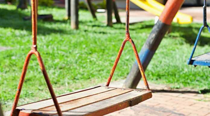 Tragedia a Villongo: cade dall’altalena, muore bambina di 6 anni Altalena