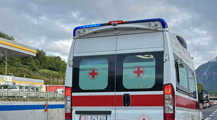 SS36. Ciclista investito tra Lecco e Abbadia, soccorso un 53enne Ambulanza SS36