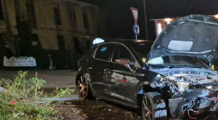 Calco, perde il controllo dell’auto e “vola” sulla rotonda: 68enne in ospedale