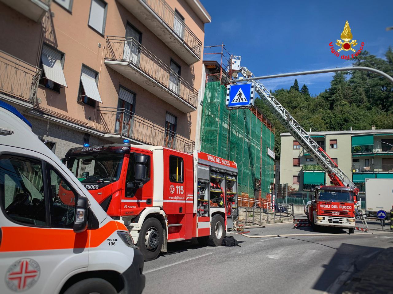 Calolziocorte Vigili del fuoco incendio tetto 