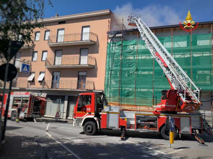 Calolziocorte Vigili del fuoco incendio tetto