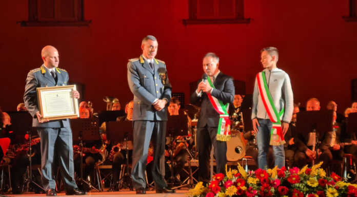 Cernusco, cittadinanza onoraria alla Guardia di Finanza: in tanti alla cerimonia (con concerto)