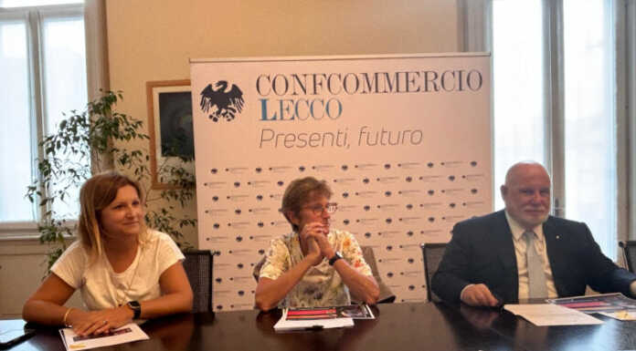 Confcommercio Lecco: umanità e Intelligenza Artificiale a confronto Da sinistra, le professoresse Maria Cristina Cirilli, Marina Ghislanzoni e Antonio Peccati presidente di Confcommercio Lecco