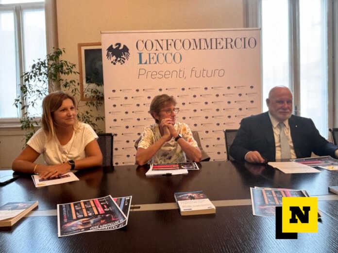 Da sinistra, le professoresse Maria Cristina Cirilli, Marina Ghislanzoni e Antonio Peccati presidente di Confcommercio Lecco