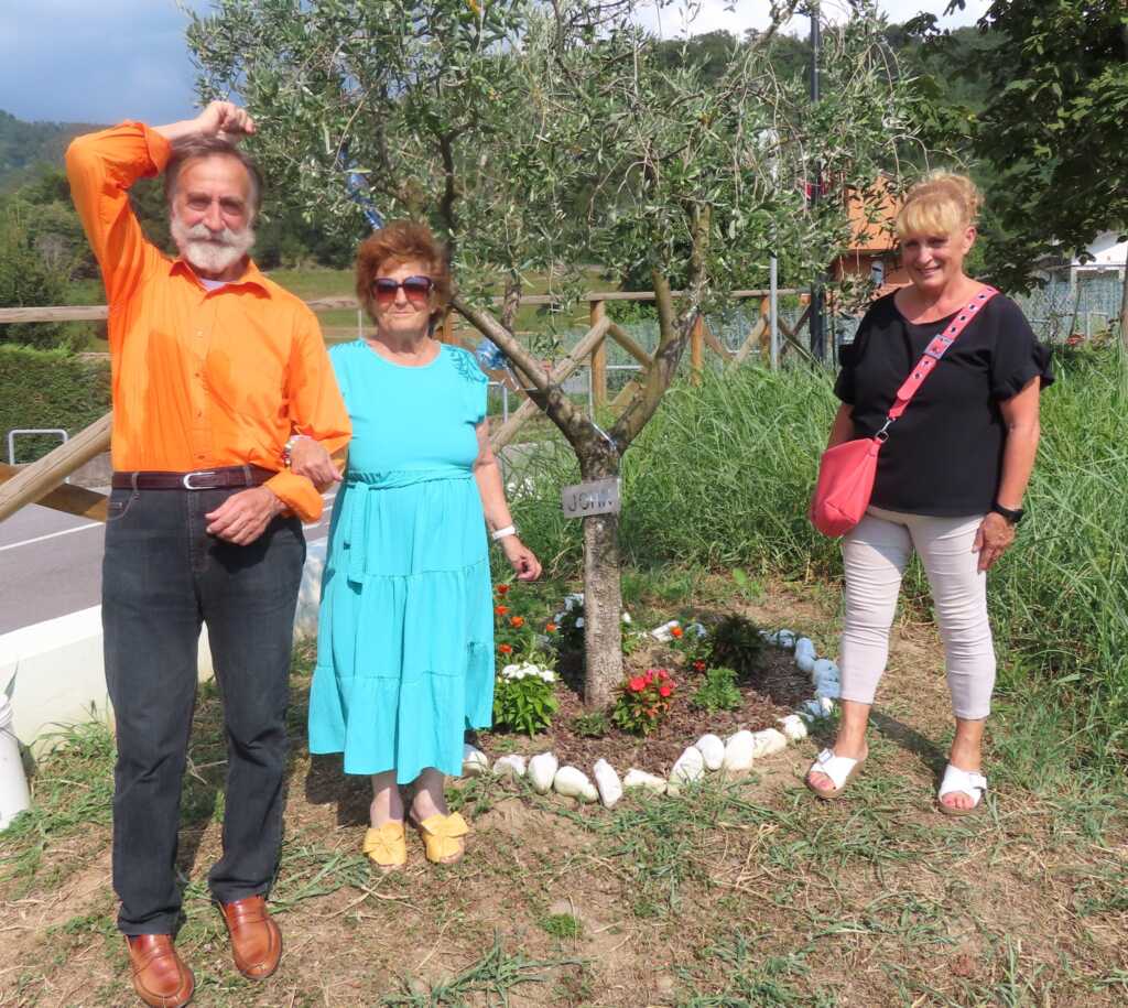 Maria MAngili con Gabriele Bolis, storico Maestro dei Picett del Grenta, e sua figlia Carla