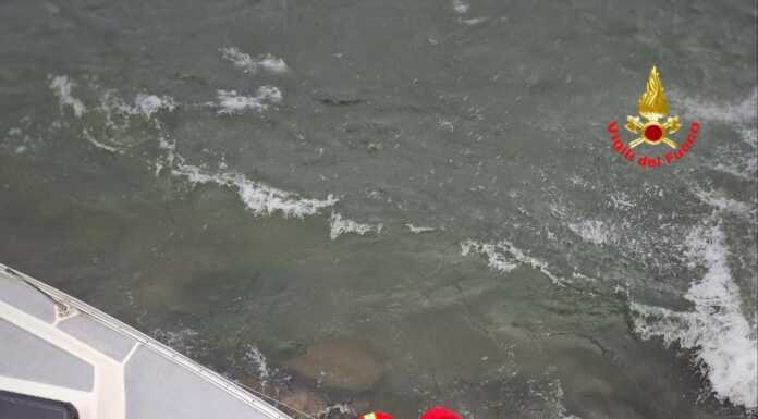 Valmadrera. Barca a vela alla deriva, recuperata dai Vigili del Fuoco Valmadrera Imbarcazione alla deriva Vigili del Fuoco