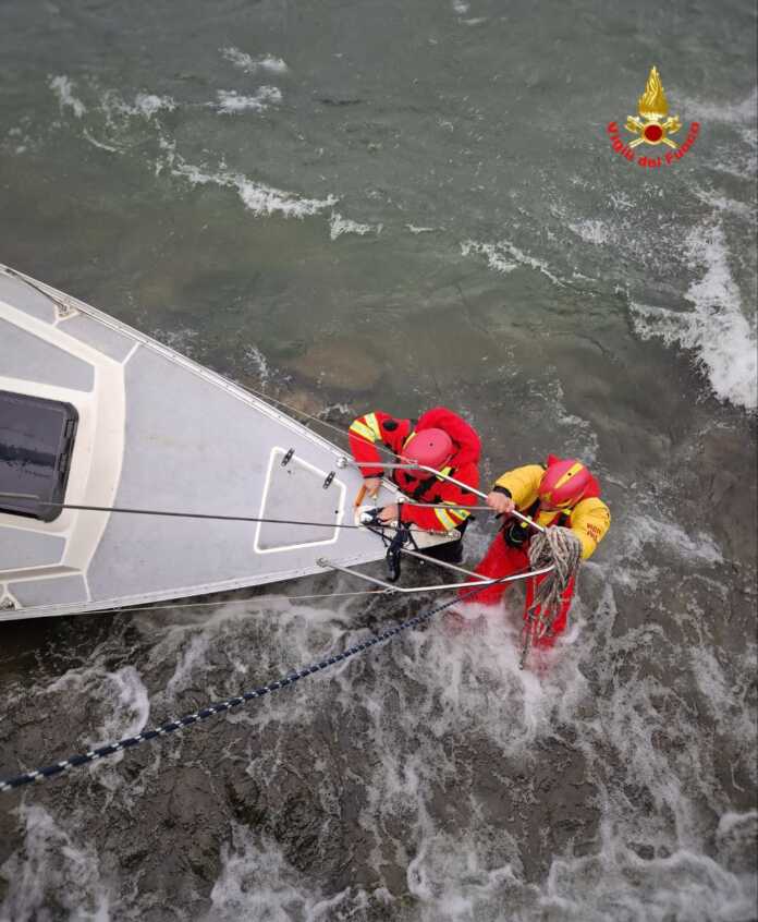 Valmadrera Imbarcazione alla deriva Vigili del Fuoco