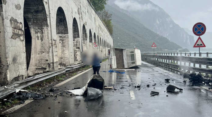 Incidente sulla Statale 36 (Sud), camioncino si ribalta tra Abbadia e Lecco Incidente ss36 abbadia lecco