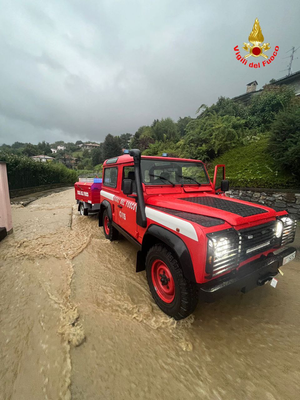 Maltempo Jeep Vigili del Fuoco Allagamenti Strade Allagate