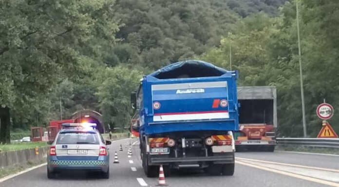 Deviazione e lunghe code: pomeriggio nero sulla SS36 SS36 code colico mezzo pesante in panne direzione lecco (3)