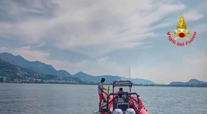 Garlate, rogo nel vano motore di una barca. L’intervento dei Vigili del fuoco