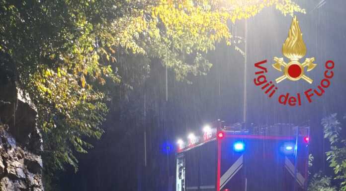 Smottamento sulla Onno-Valbrona, intervento dei Vigili del Fuoco smottamento valbrona