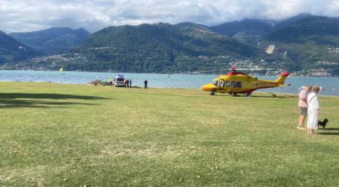 Colico. Trascinato sulla spiaggia per il forte vento, grave kite surfer colico incidente kite surf