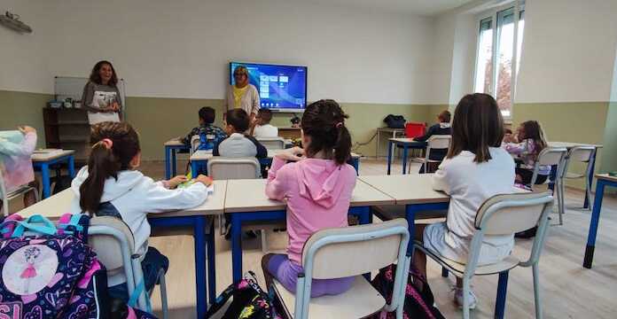 ‘Giochiamo con il futuro’, alla De Amicis laboratorio con la prof.ssa Iannaccone de amicis-primo giorno di scuola-2024