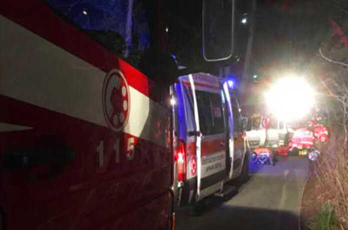 incidente-pompieri-ambulanza-notte-vigili-del-fuoco