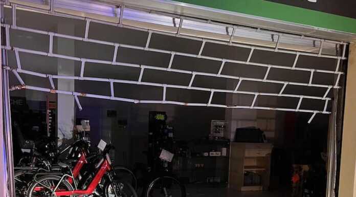 Spaccata al negozio Lario eBike, rubate 7 bici elettriche furto lario ebike
