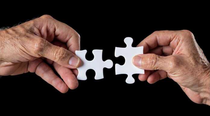 ANMIG Lecco celebra la Giornata dell’Alzheimer con uno spettacolo teatrale puzzle