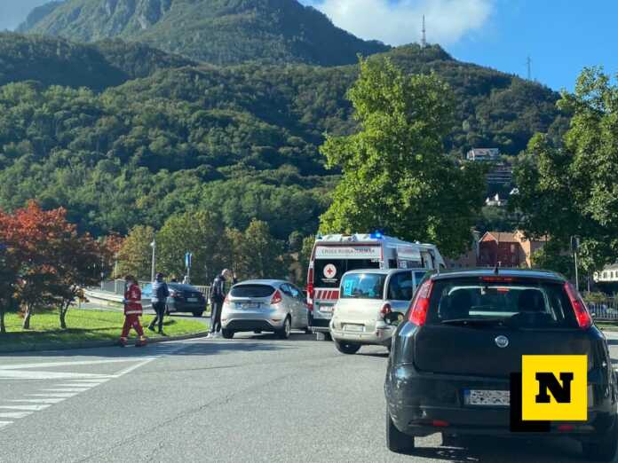 Incidente rotonda Ponte Kennedy Lecco auto moto