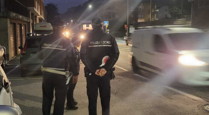 Pescate. Controllati i bus degli studenti: “Tutto regolare, i ragazzi viaggiano sicuri” Controlli Polizia Locale Pescate