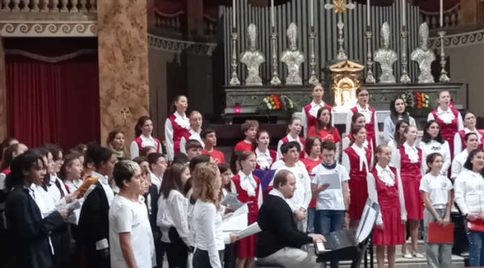 La scuola si fa musica: anche il coro della Don Ticozzi alla rassegna di Harmonia Gentium Coro Don Ticozzi