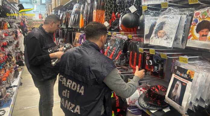 Oltre 100.000 prodotti non sicuri sequestrati prima di Halloween dalla Finanza Guardia Finanza Monza sequestri prodotti Hallowenn 2024