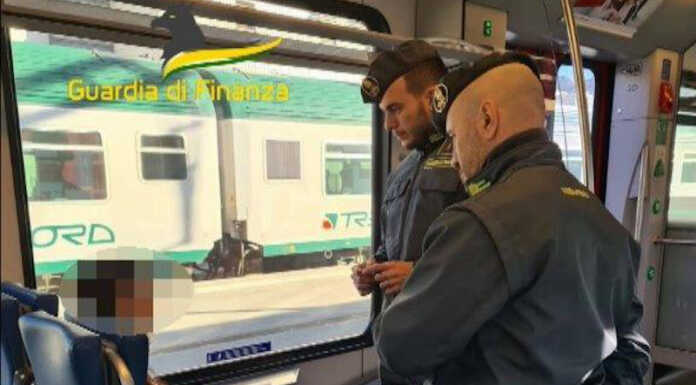 Evade dai domiciliari, arrestato dalla Finanza in stazione a Chiasso