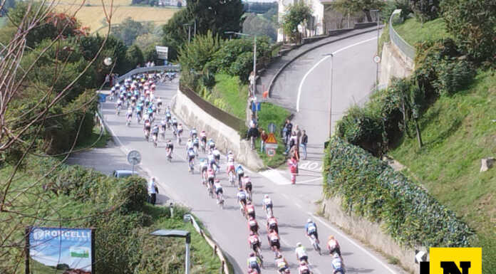 Il passaggio del Giro di Lombardia colora la Valle San Martino