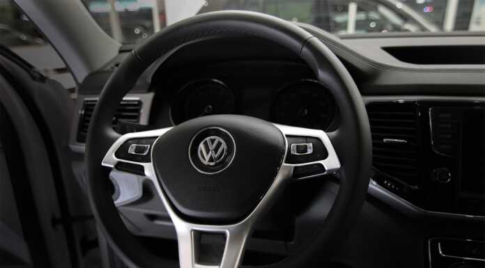 Crisi Volkswagen. L’allarme della Uilm Lario: “Rischio ricadute sul nostro territorio” automotive cruscotto volkswagen