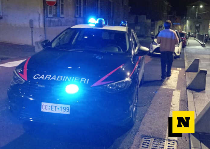 Una delle due pattuglie dei Carabinieri intervenute sul posto