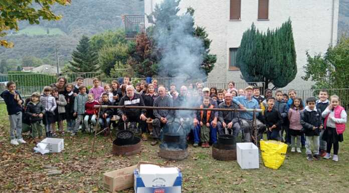 Primaluna. Festa alla scuola elementare con la castagnata degli Alpini castagnata_alpini_scuola_elementare_barcone_primaluna_20241013