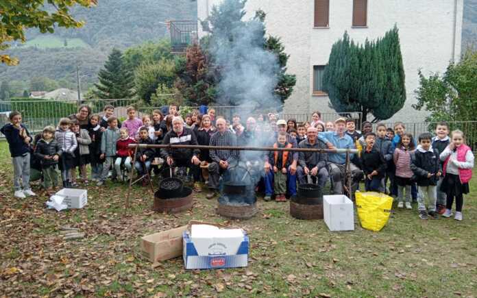 castagnata_alpini_scuola_elementare_barcone_primaluna_20241013_6 castagnata_alpini_scuola_elementare_barcone_primaluna_20241013