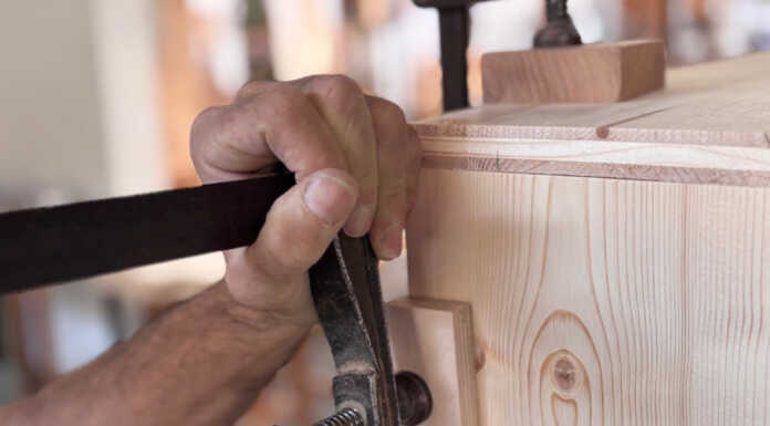 Imprese artigiane, sul Lario comparto solido ma in lieve flessione falegname