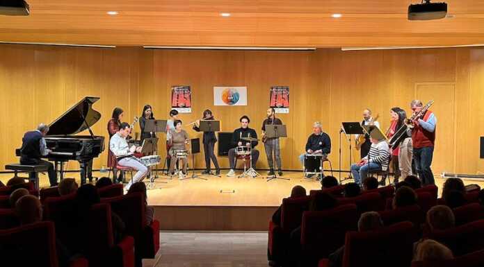 La musica dell’Orchestra Invisibile chiude la rassegna ‘La Cultura per il Sociale’ Spettacolo emozionante sabato sera presso l'Auditorium della Camera di Commercio. In scena l'Orchestra Invisibile