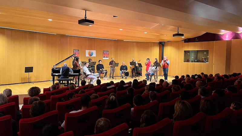 Spettacolo emozionante sabato sera presso l'Auditorium della Camera di Commercio. In scena l'Orchestra Invisibile