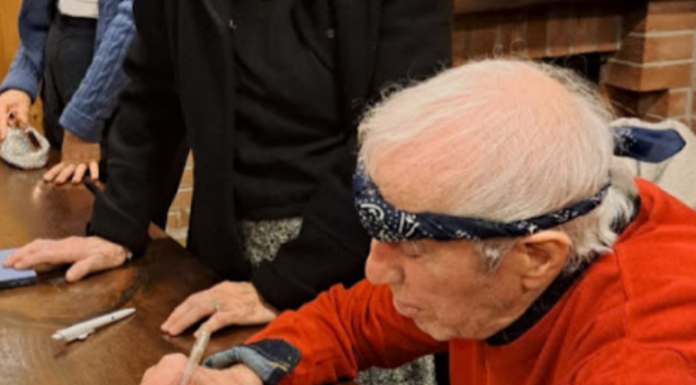 Mandello. Grande successo per la presentazione del libro di Firmino De Marcellis