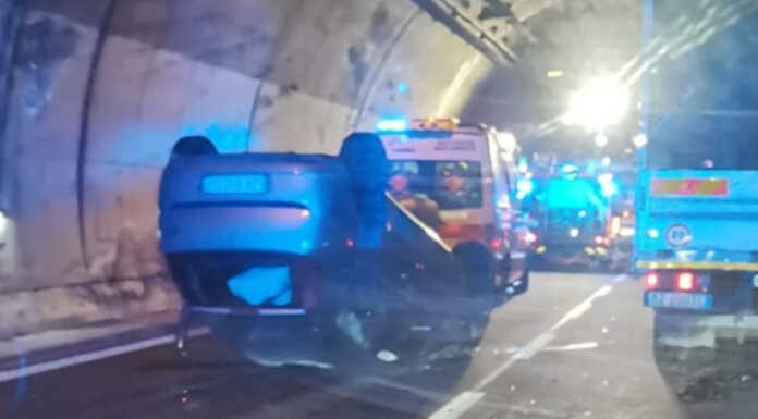 SS36 (Nord). Auto si ribalta nella galleria Dorio, nessun ferito grave ribaltamento dervio ss36