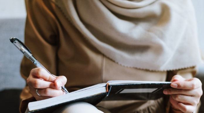 A Mandello è iniziato il corso di italiano per cittadini stranieri