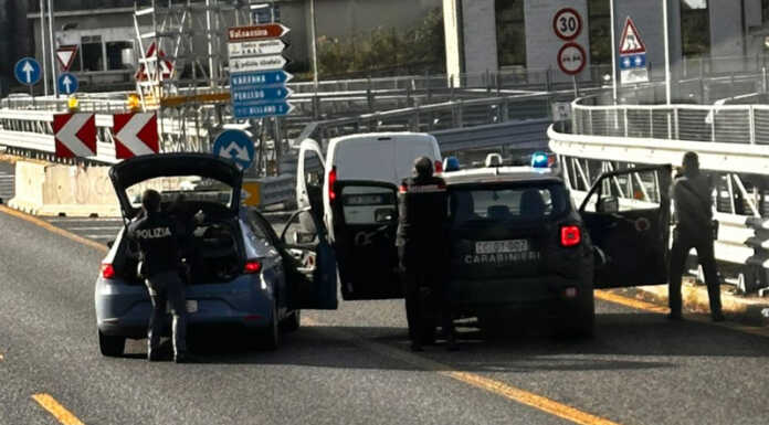 Sparatoria sulla SS36. Il bandito colpito all’addome, è in gravi condizioni