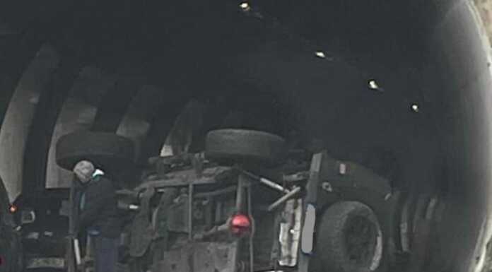 Code sulla SS36 per un’auto ribaltata all’altezza dell’uscita per Abbadia