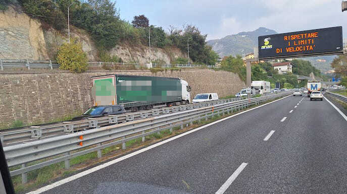 SS36, tir in contromano all’altezza dell’uscita di Civate tir contromano ss36