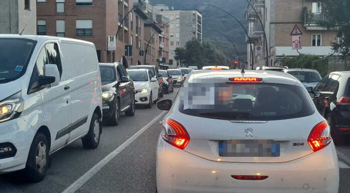 La galleria del San Martino chiusa per allagamento, città paralizzata dal traffico