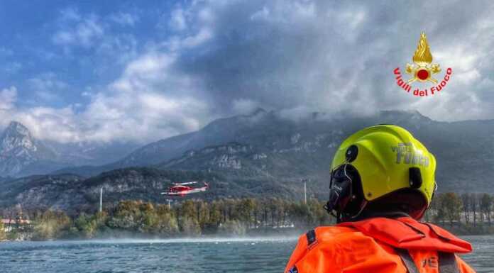Esercitazione dei Vigili del Fuoco sul lago di Garlate
