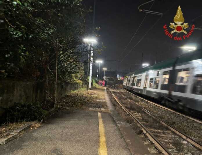 Calolzio persona in difficoltà linea ferroviaria