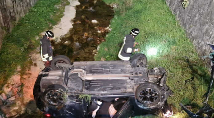 Airuno. Auto si ribalta e finisce nel torrente: in fuga le persone a bordo