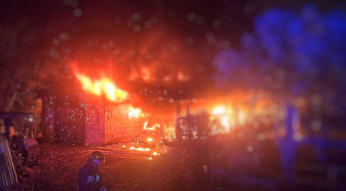 Civate, a fuoco un deposito agricolo in Val Dell’Oro